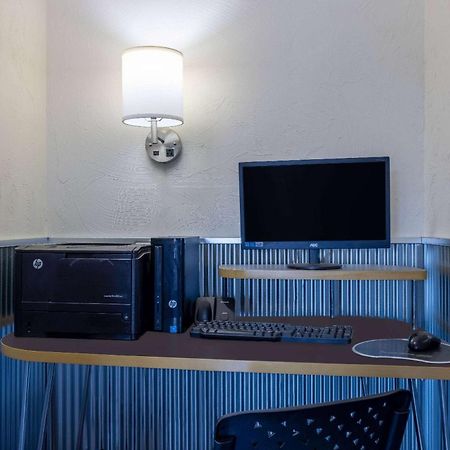 Travelodge By Wyndham Livingston Extérieur photo