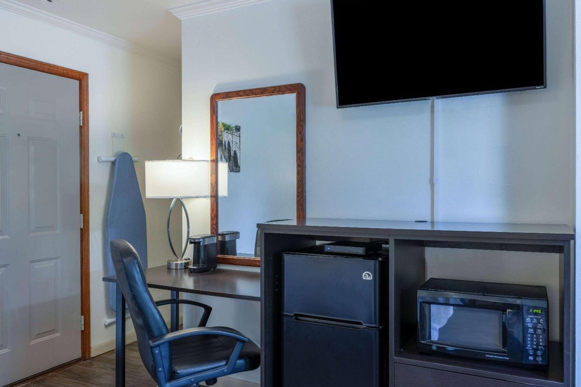 Travelodge By Wyndham Livingston Extérieur photo