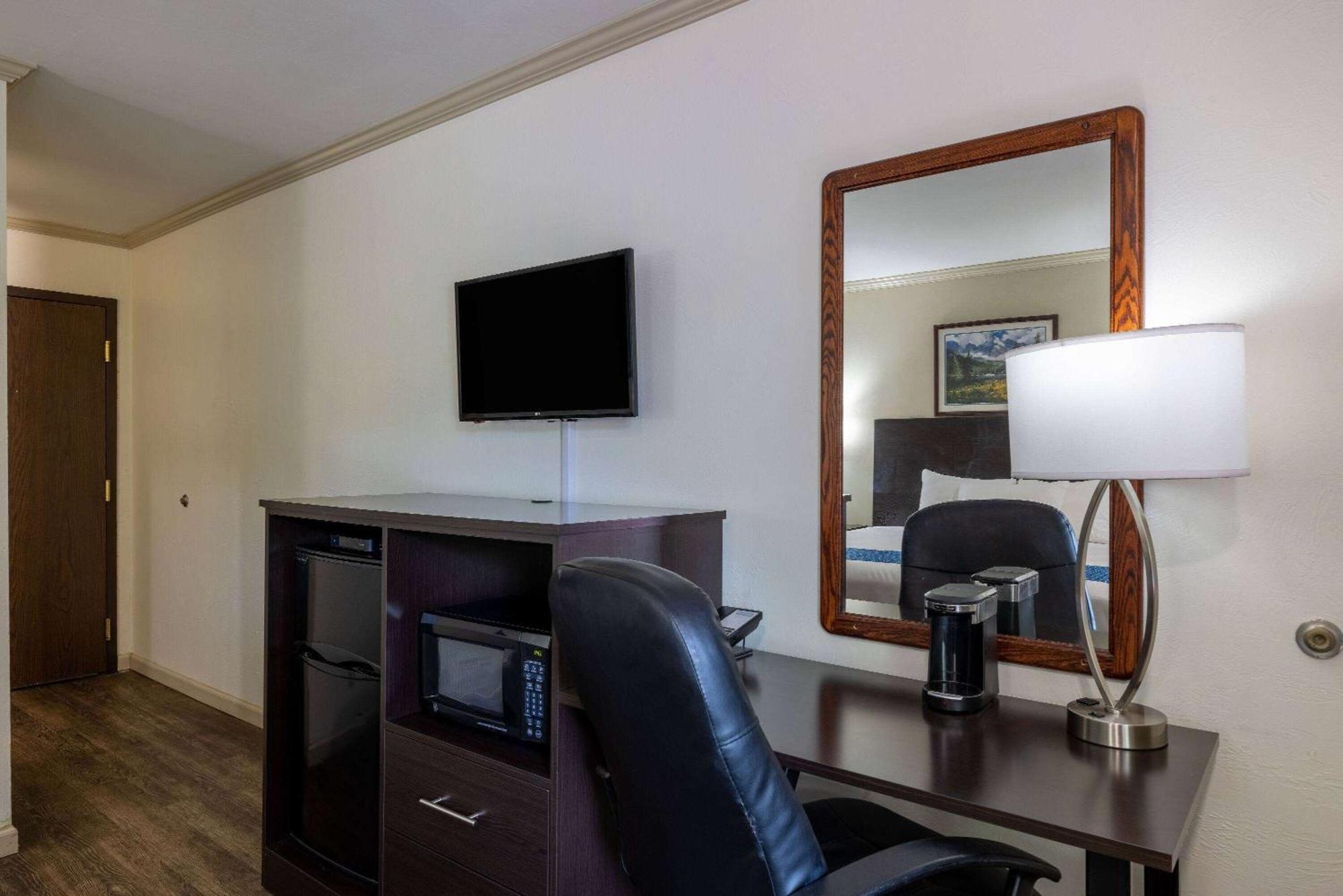 Travelodge By Wyndham Livingston Extérieur photo